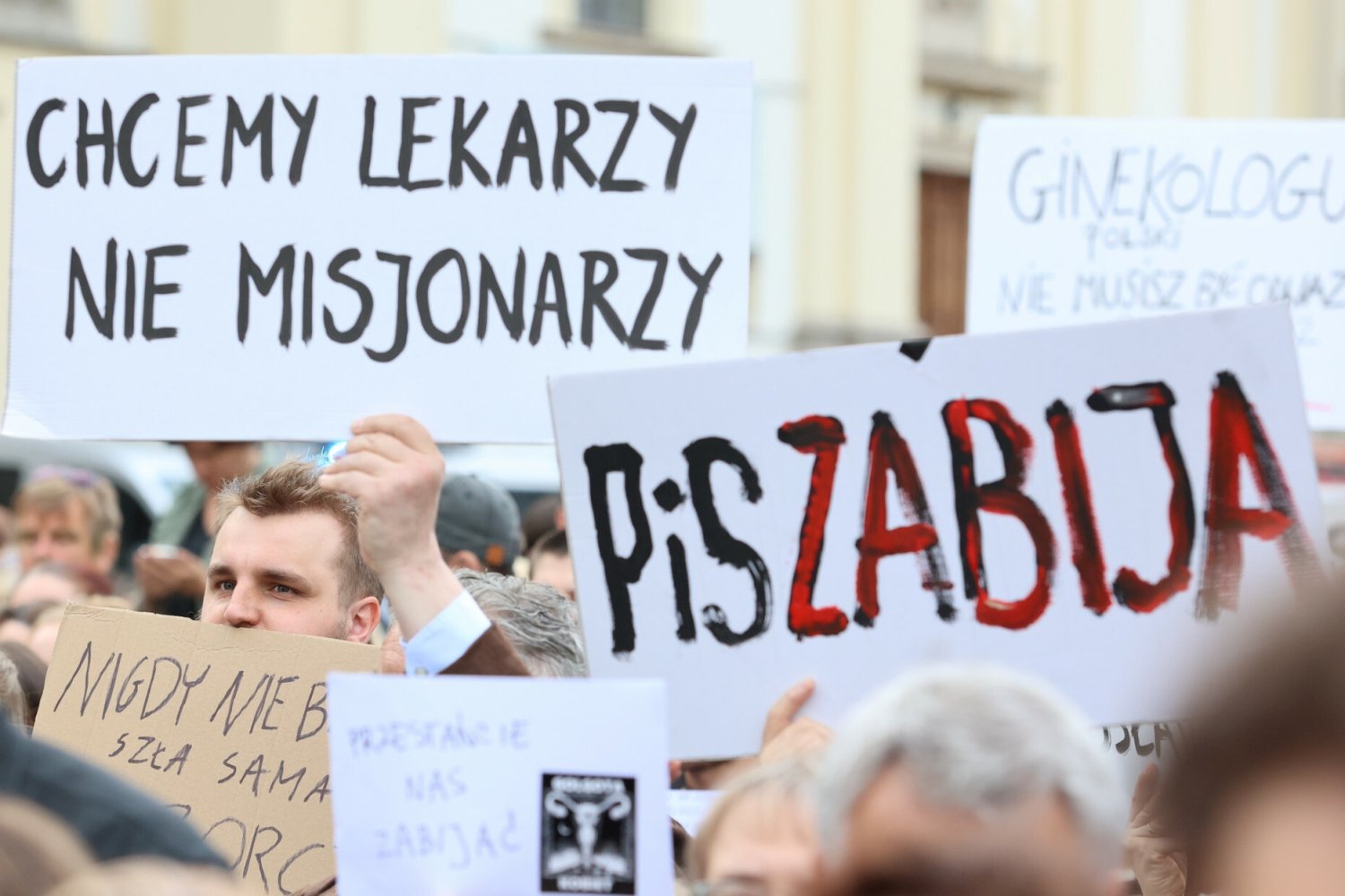 Sondaż. Polacy wskazali, jakich chcą zmian ws. aborcji.