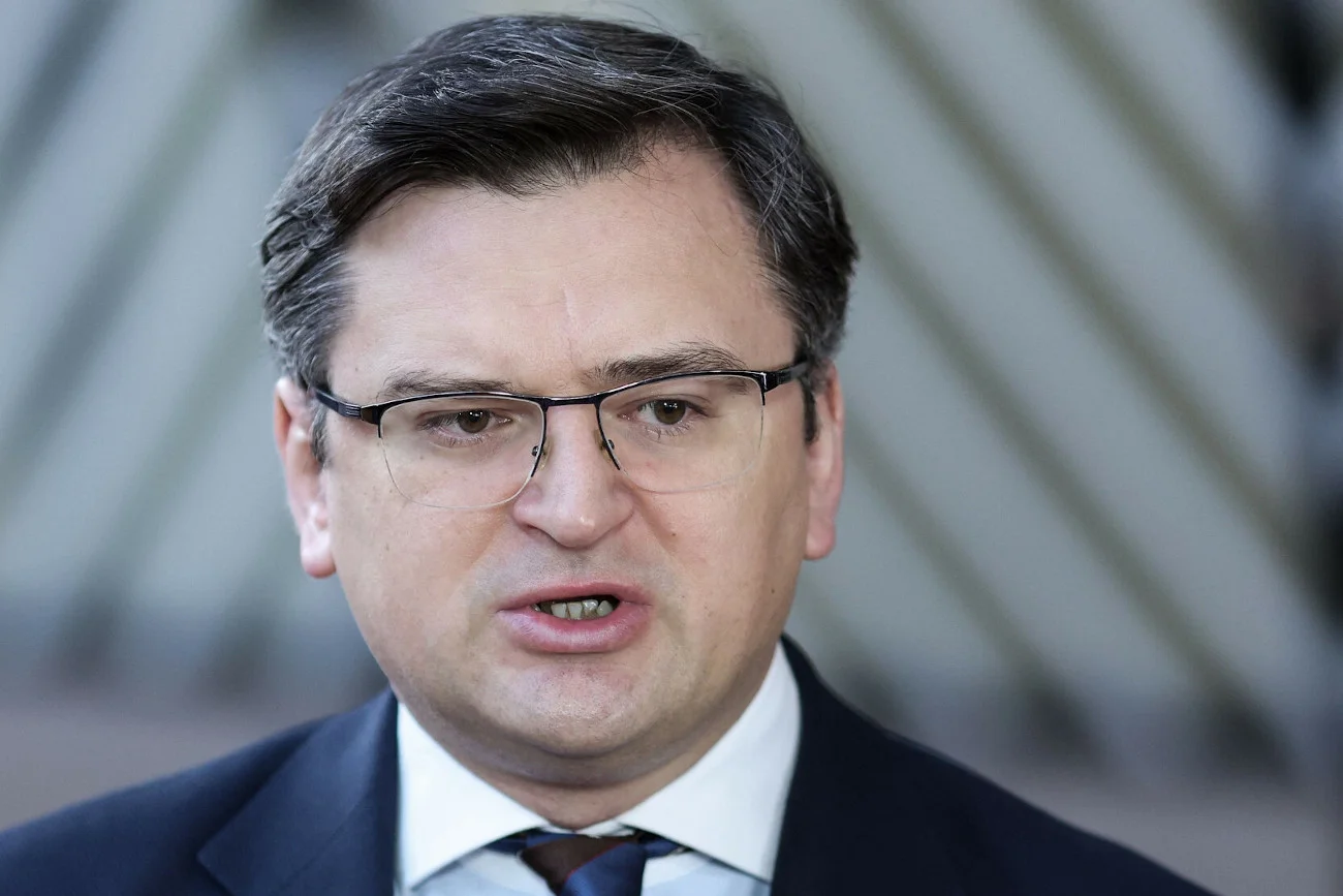 Dmytro Kułeba ostrzegł przedstawicieli ukraińskiej delegacji, aby nic nie pili i nie jedli przed negocjacjami z Rosją.