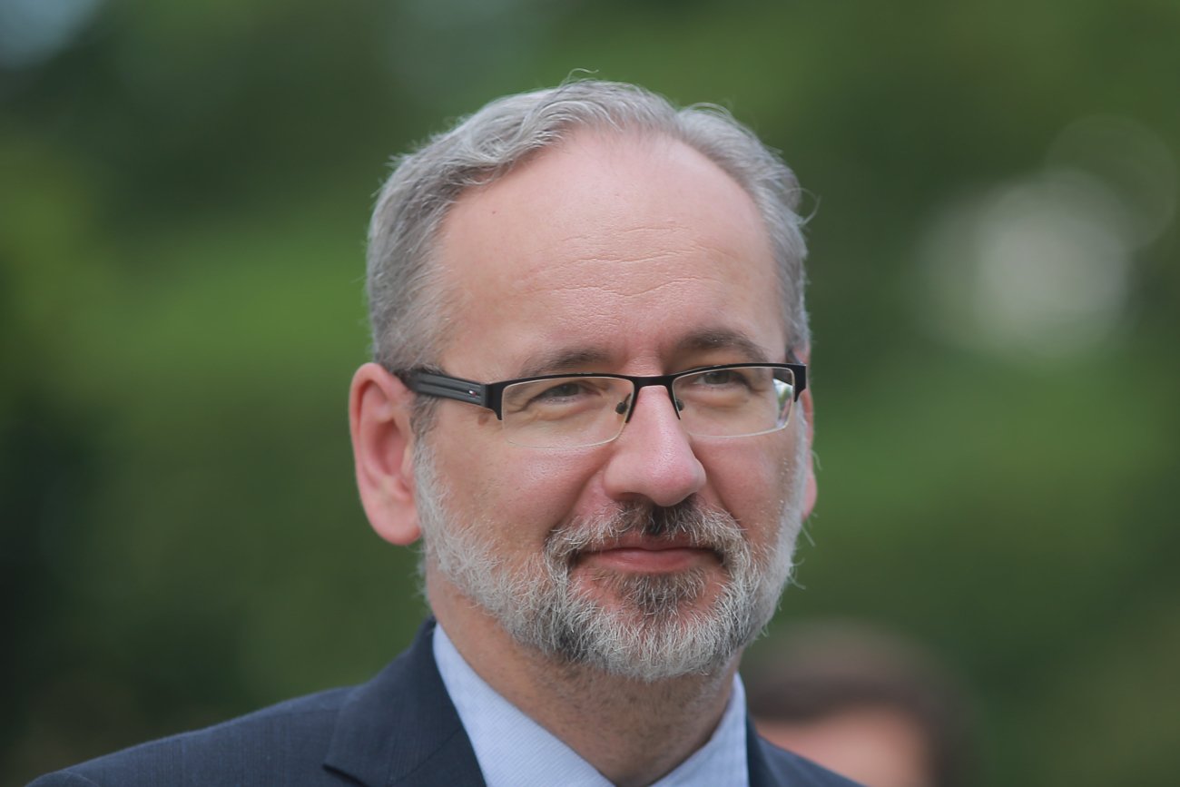 Minister zdrowia Adam Niedzielski pokazał dowód na skuteczność szczepionek.