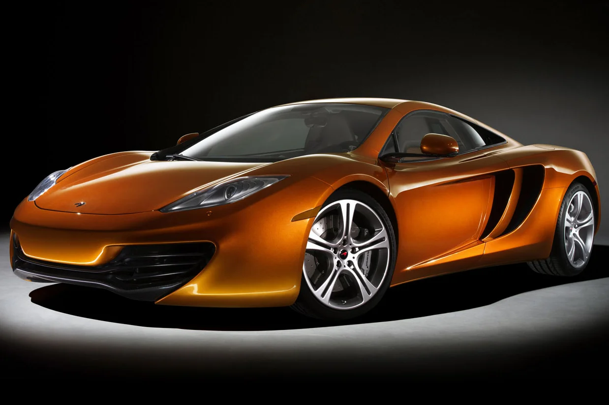 McLaren MP4-12C - osiągi bardzo zbliżone do teoretycznie znacznie lepszego modelu P1