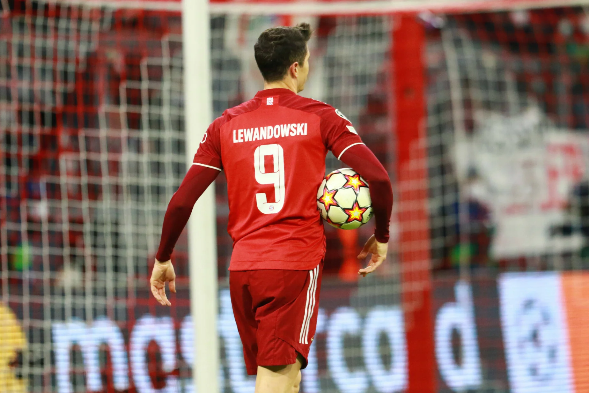 Robert Lewandowski nie będzie królem strzelców Ligi Mistrzów, wyprzedził go Karim Benzema