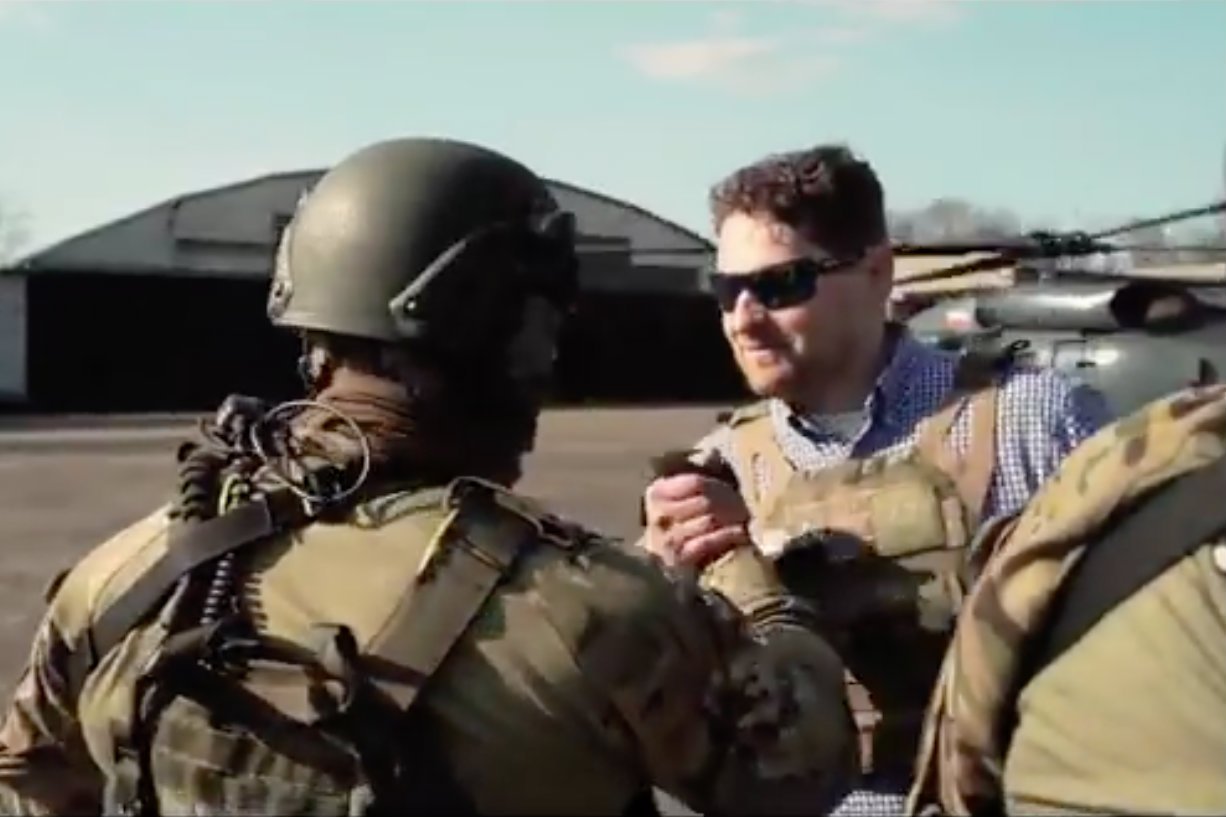 Marek Opioła, kandydat PiS do Parlamentu Europejskiego, wypożyczył w kampanii wyborczej śmigłowiec.