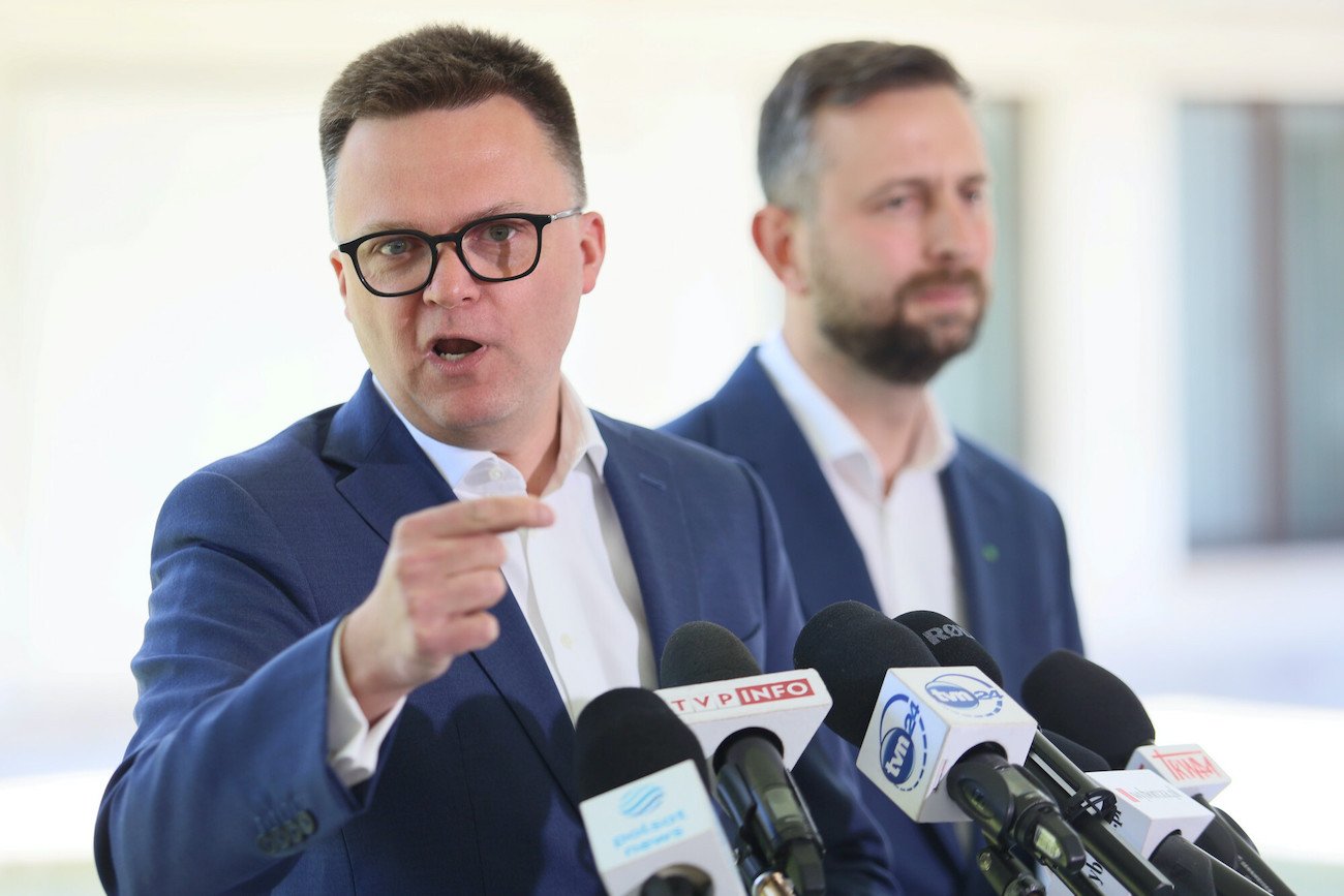 Szymon Hołownia, lider Polski 2050. W tle Władysław Kosiniak-Kamysz, prezes PSL, które razem z partią Hołowni tworzy koalicję wyborczą Trzecia Droga.