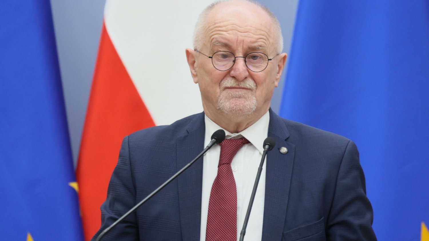 Brutalny atak na prof. Malickiego w centrum Warszawy. Napastnicy byli ubrani w mundury. Prof. Jan Malicki pobity w centrum Warszawy. "Atak nie był przypadkowy".