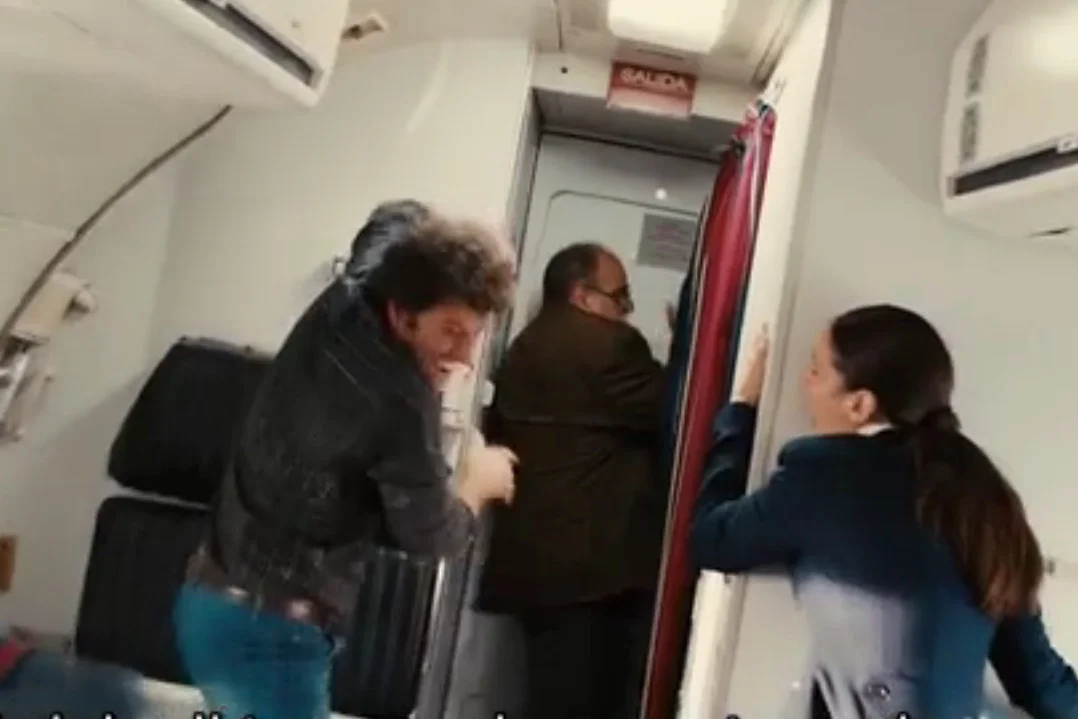 Scenariusz filmu jest w pewnych momentach podobny do katastrofy airbusa Germanwings.