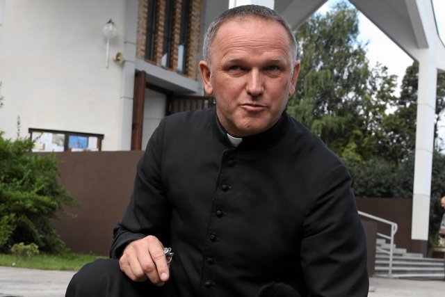 Ksiądz Wojciech Lemański jednak nie będzie mógł odprawiać mszy w Jasienicy