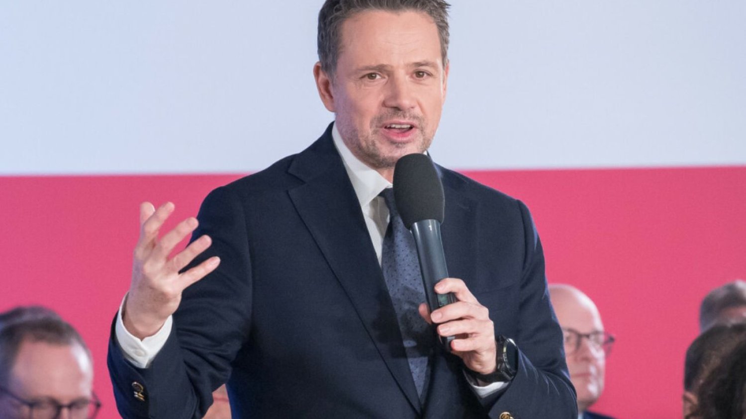 Trzaskowski rzucił rękawicę Nawrockiemu. "Wystarczy Panu odwagi?". Trzaskowski wzywa Nawrockiego do debaty. "Czekam. Odwagi".