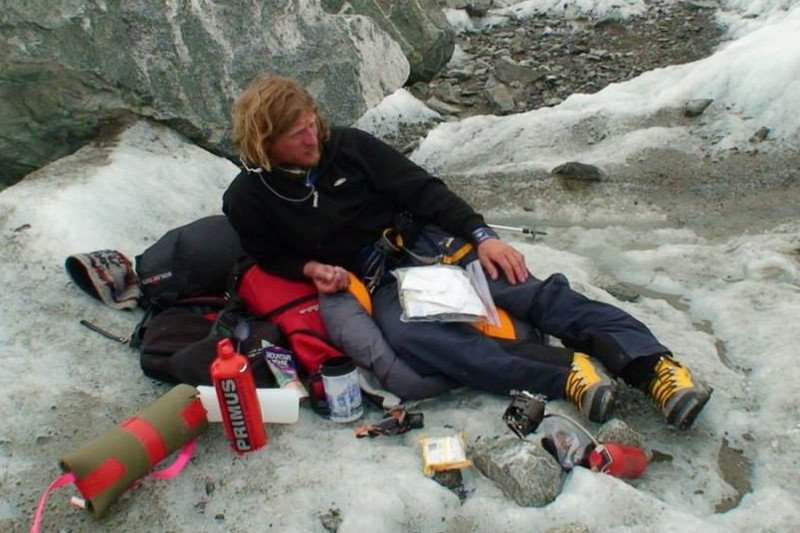 Ojciec Tomasza Mackiewicza wciąż wierzy, że jest szansa na uratowanie polskiego himalaisty i apeluje o pomoc.