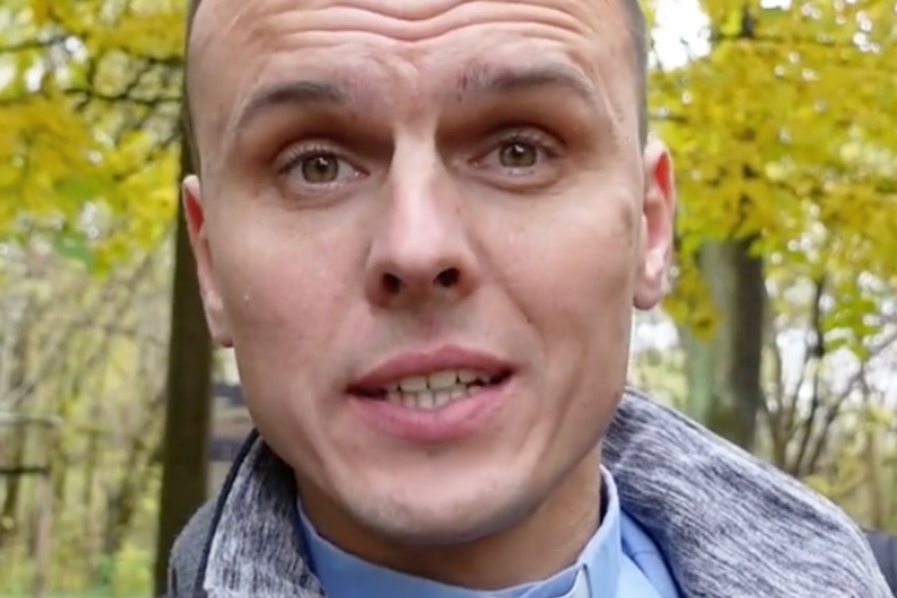 Ksiądz z TikToka nagrał wideo o Halloween. Internauci oburzeni jego słowami