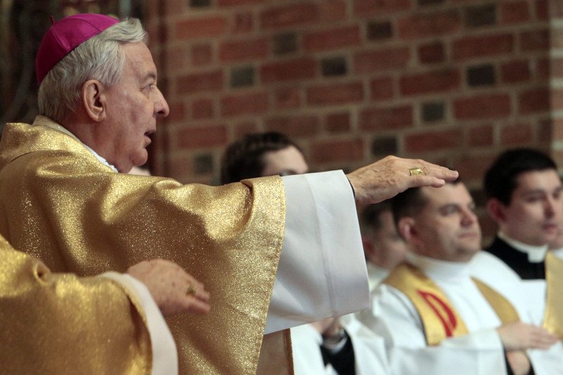 Abp Juliusz Paetz podczas mszy w Wielki Czwartek, 2012 r.