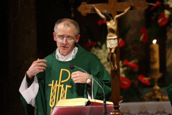 Jezuita ojciec Krzysztof Mądel.