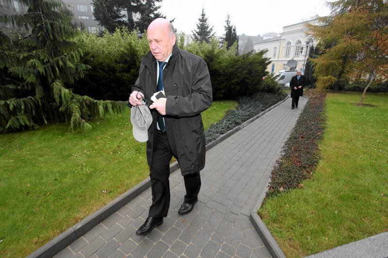 Tutaj Grzegorz Lato, po przesłuchaniu Sejmowej Komisji Spotu, czekają go kolejne przesłuchania?