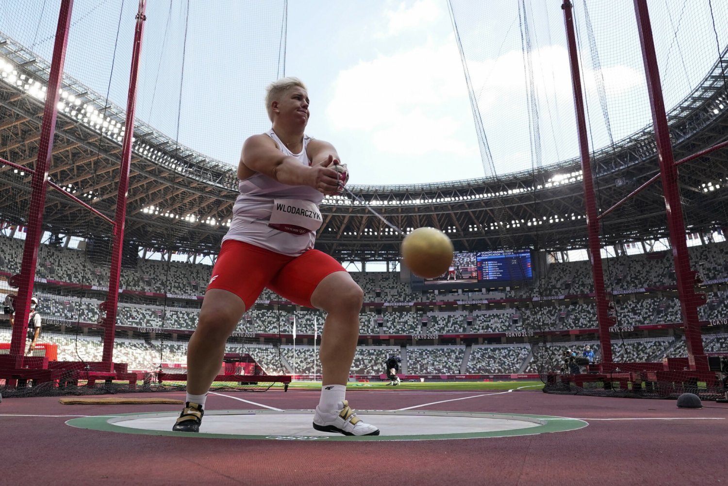 Anita Włodarczyk pewnie zgarnęła złoty medal w Tokio
