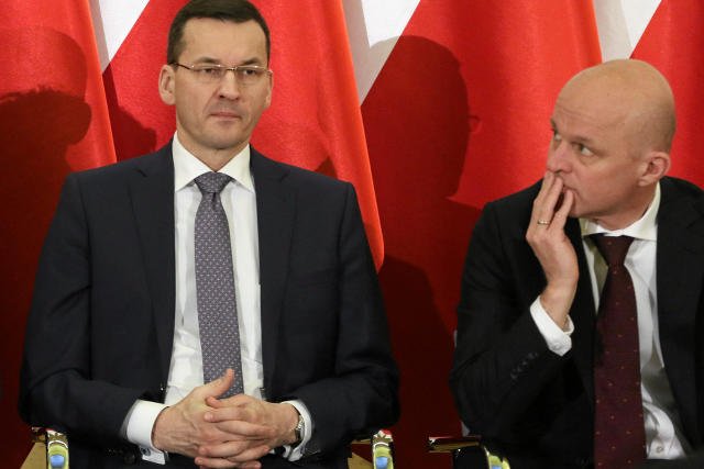 Wicepremier Mateusz Morawiecki i minister finansów Paweł Szałamacha ponoć komunikują się ze sobą tylko oficjalną droga i za pośrednictwem mediów.