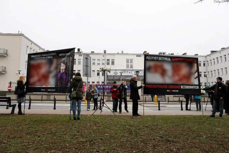 Za projektem zaostrzającym ustawę aborcyjną stoją Fundacja Pro – Prawo do życia i Instytut Ordo Iuris.