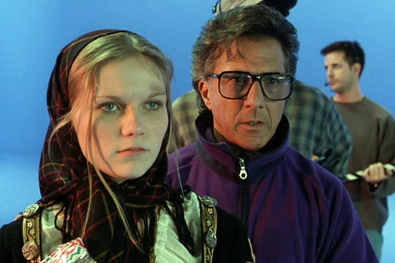 Kirsten Dunst i Dustin Hoffman w filmie "Fakty i akty".