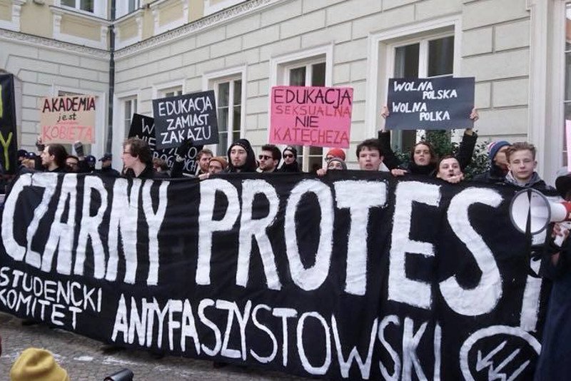Aktywiści Studenckiego Komitetu Antyfaszystowskiego okupowali w środę warszawską kurię. Chcieli zaprotestować przeciwko projektowi "Zatrzymaj Aborcję"