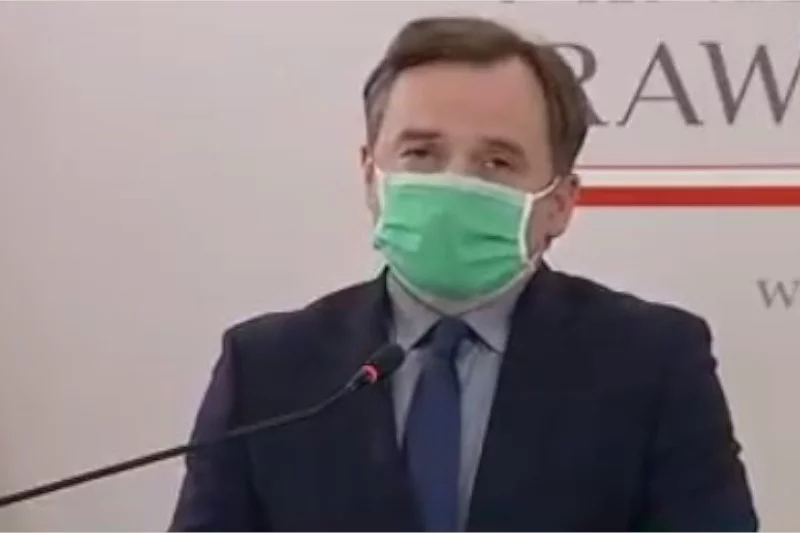 Minister Ziobro zapowiedział, że jego resort zajmie się lekarzami, którzy uciekli z DPS-ów.