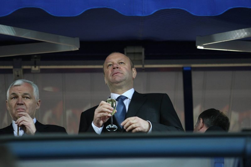 Właściciel Wisły Kraków Bogusław Cupiał słucha swojej mamy i... kierowcy