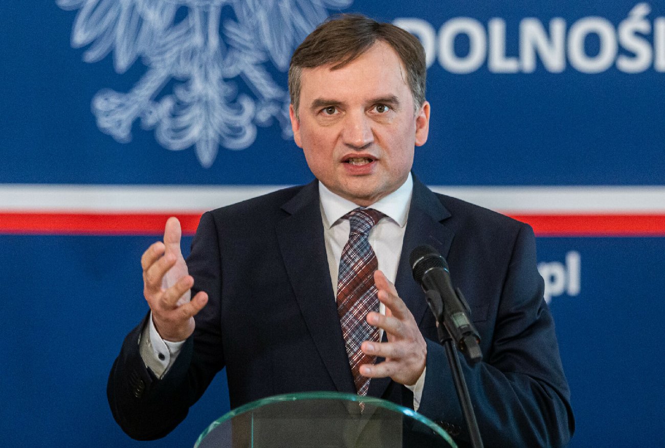 Sondaż. Polacy powiedzieli, co myślą o sztandarowej reformie PiS