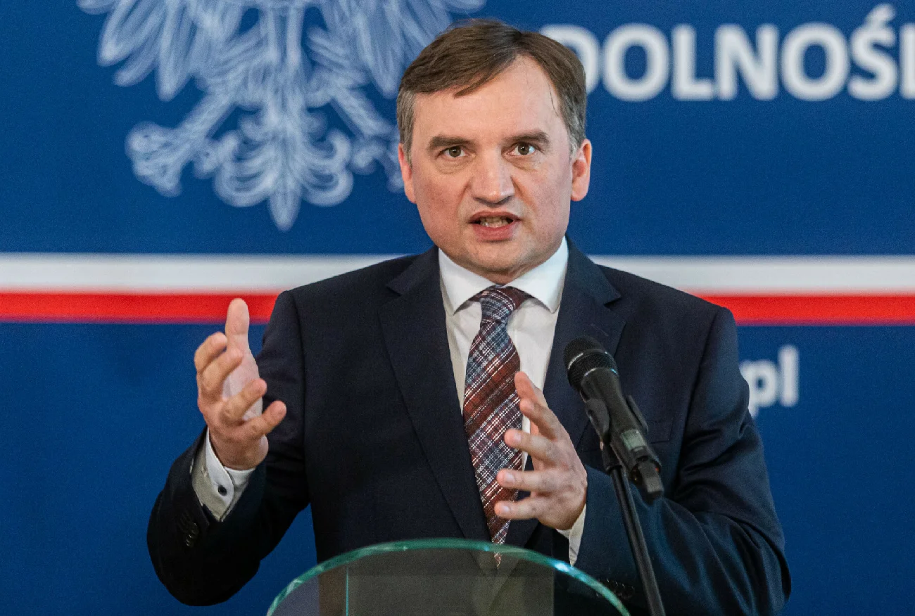 Sondaż. Polacy powiedzieli, co myślą o sztandarowej reformie PiS