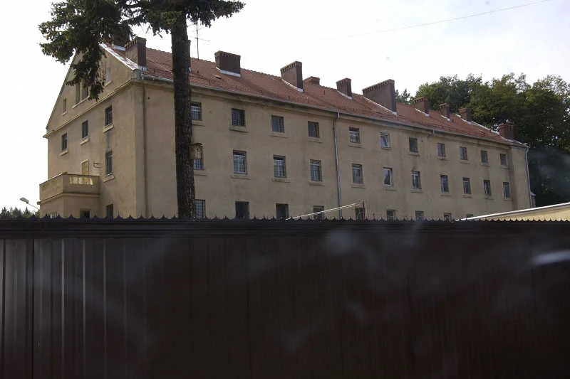 Zakłady poprawcze, jak ten w Jarzmanicach–Zdroju, są przepełnione