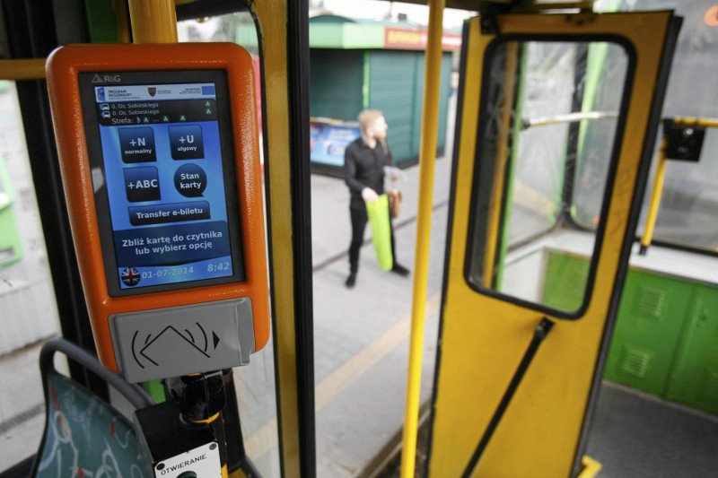 Dziś dzień bez samochodu. W wielu miastach Polski nie musisz dziś kasować biletu – przejazd jest za darmo