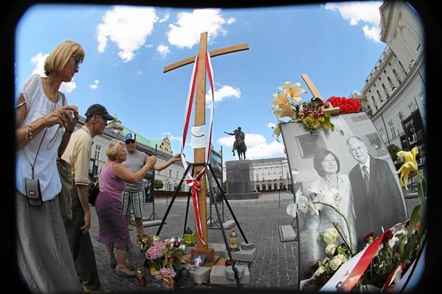 Księża z kościoła na Placu Zbawiciela zapraszają wyznawców na specjalny pokaz filmu o spiskowej teorii zamachu. Bilet kosztuje tylko 10 złotych.