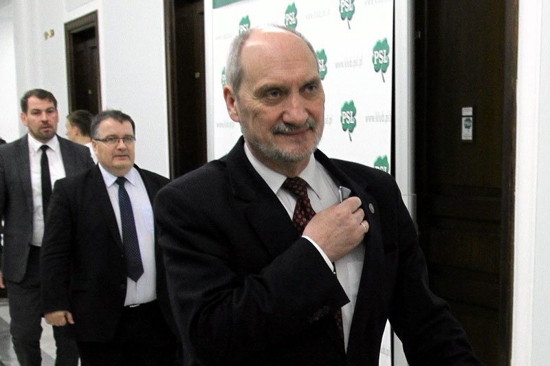 Antoni Macierewicz przekonuje, że wznowienie procesu ws. raportu z likwidacji WSI to wizerunkowe wsparcie dla rządu.