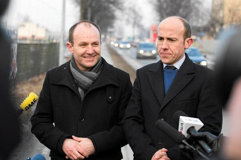 Marek Sowa z Nowoczesnej i Borys Budka z PO  jako pierwsi zaangażowali się w pomoc dla 20-latka z Oświęcimia