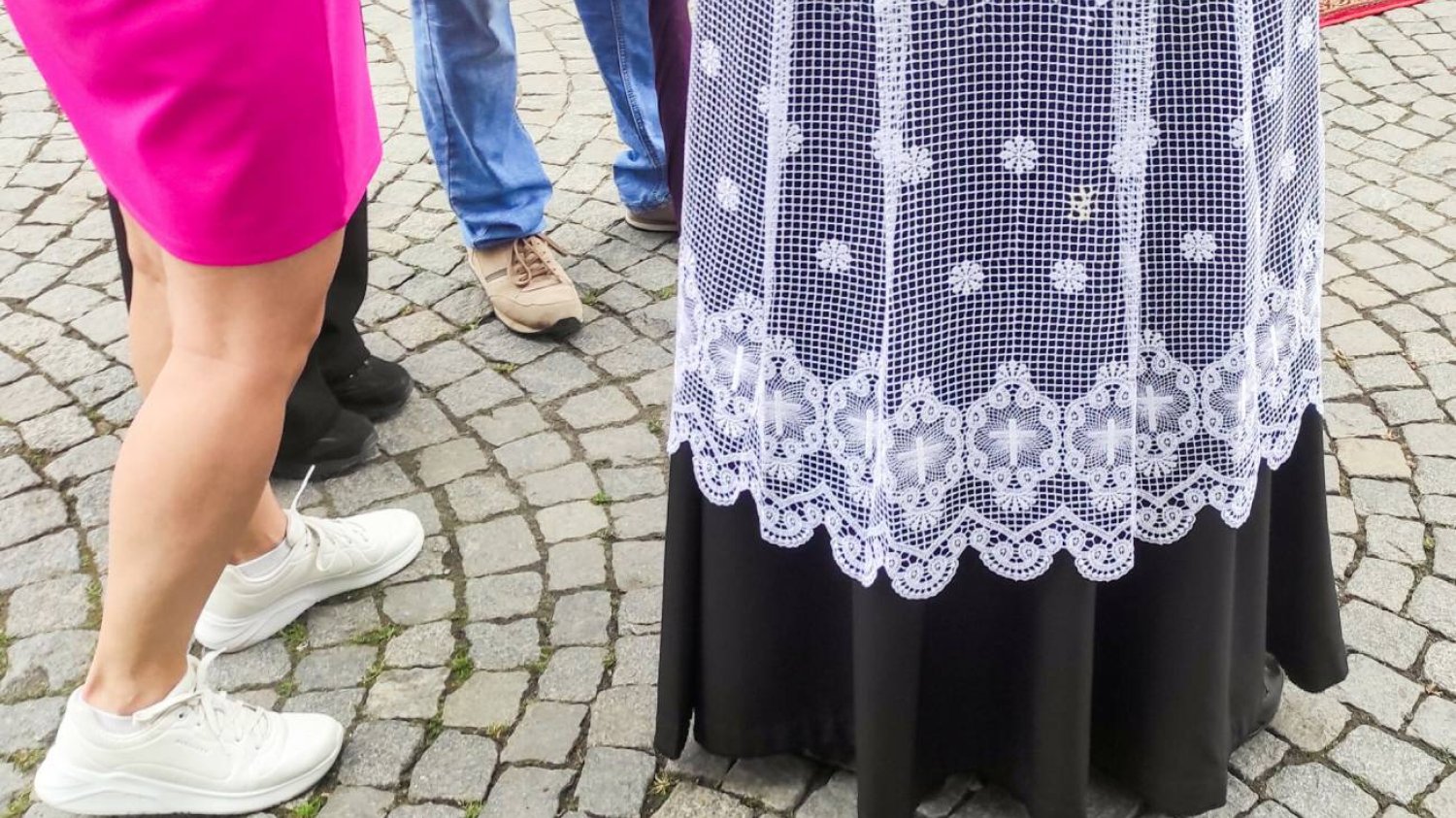 6. odcinek podcastu "Świecki Spokój". Dlaczego księża zaglądają nam do sypialni?
