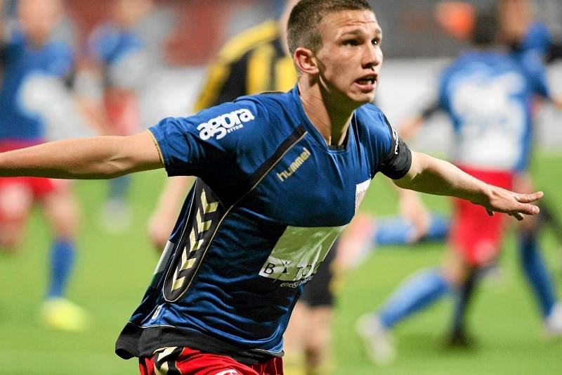 Jeżeli tak dalej będzie rozwijał się temat Jakuba Świerczoka, być może młody piłkarz będzie w czasie Euro 2012 zastępcą Roberta Lewandowskiego