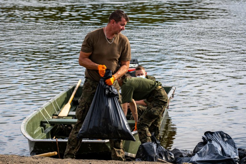 Zrzutka na prywatne biuro detektywistyczne, które ma ustalić, kto wylał do Odry toksyczne ścieki