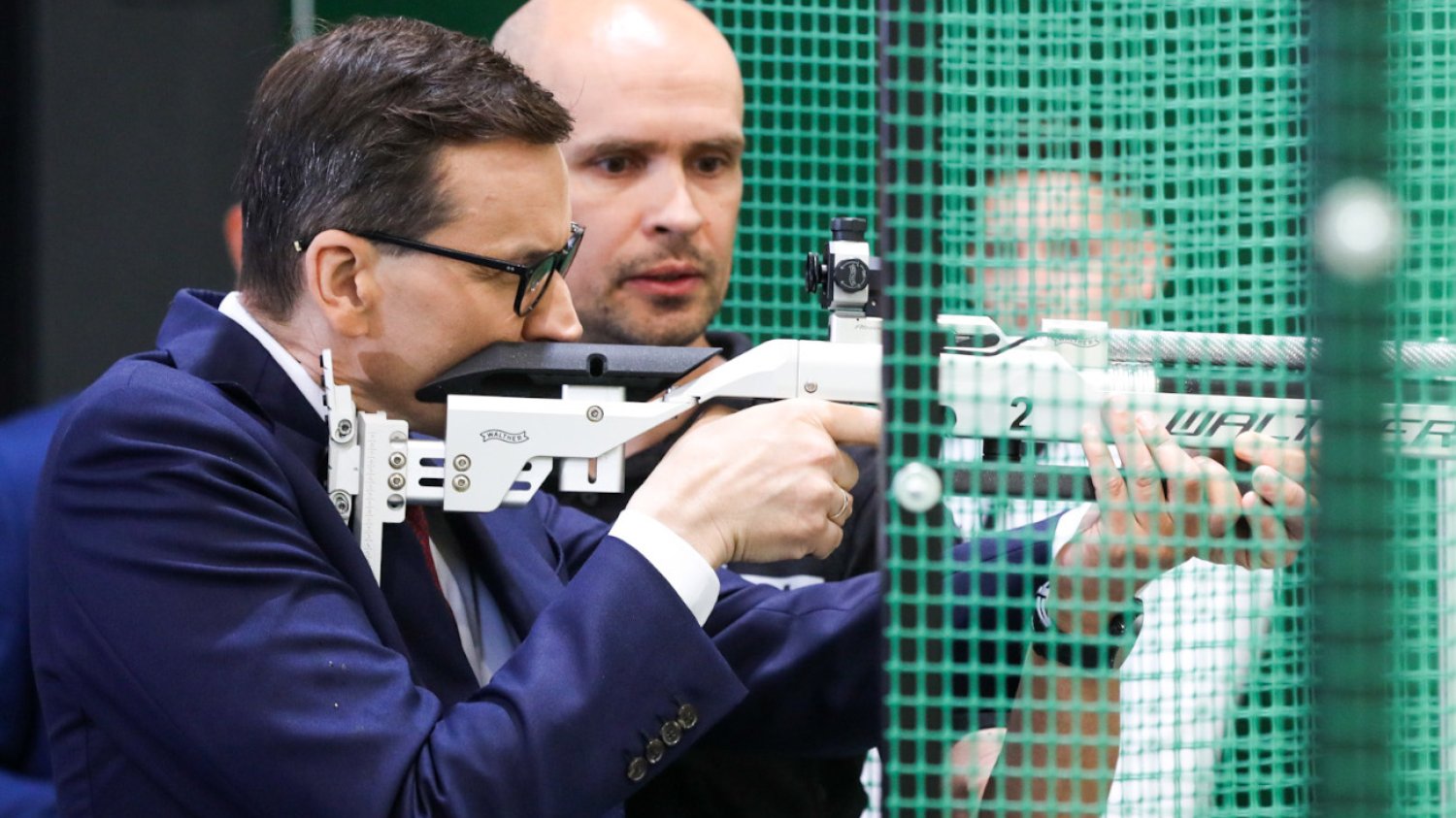 Mateusz Morawiecki wziął udział w otwarciu pneumatycznej strzelnicy sportowej w Myszkowie