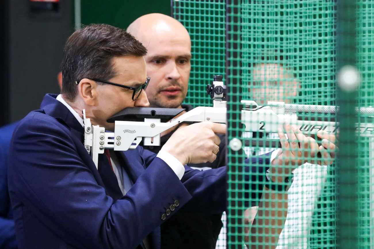 Mateusz Morawiecki wziął udział w otwarciu pneumatycznej strzelnicy sportowej w Myszkowie