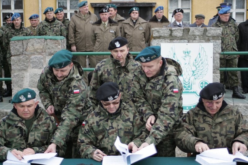 Od czasu gdy gen. Skrzypczak był dowódcą wojsk lądowych w armii zaszły ogromne zmiany, szczególnie po objęciu władzy przez PiS