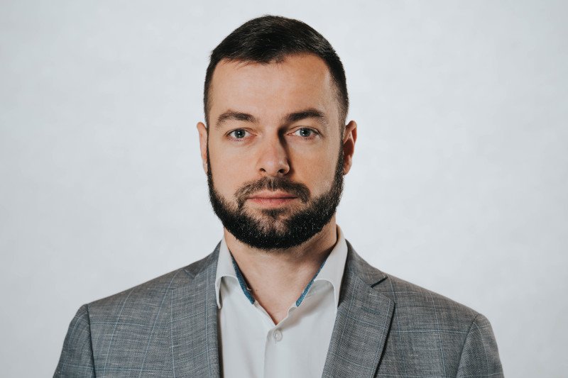 Bartosz Romowicz, burmistrz Ustrzyk Dolnych, 1 stycznia zrezygnował z członkostwa w PSL i przeszedł do ruchu Szymona Hołowni.