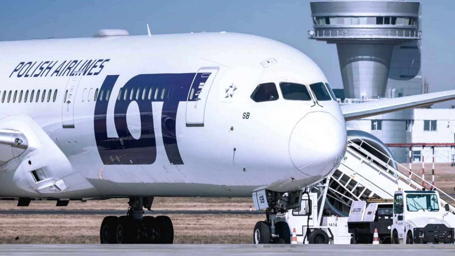 Samolot LOT zawrócił nad Wrocławiem. Rejs do Pragi skasowany w ostatniej chwili