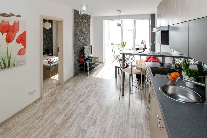 Kampania "Podziękuj swojemu mieszkaniu, ubezpieczając je na przyszłość" to zorganizowana przez firmę ubezpieczeniową Europa Ubezpieczenia akcja z udziałem takich influencerów jak Cezary Pazura, Edyta Pazura czy Sonia Bohosiewicz