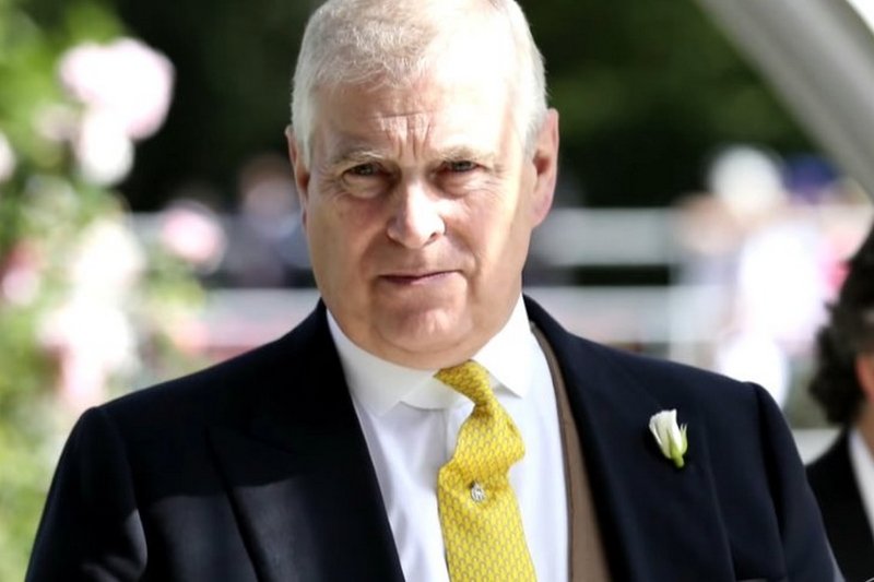 Książę Andrzej ma coraz większe kłopoty po oskarżeniach o utrzymywanie kontaktów seksualnych z nieletnią.