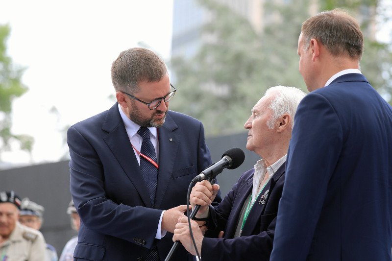 Dyrektor MPW Jak Ołdakowski i Andrzej Duda próbowali przerwać przemówienie jednego z powstańców gdy ten skrytykował dowódców Powstania Warszawskiego.