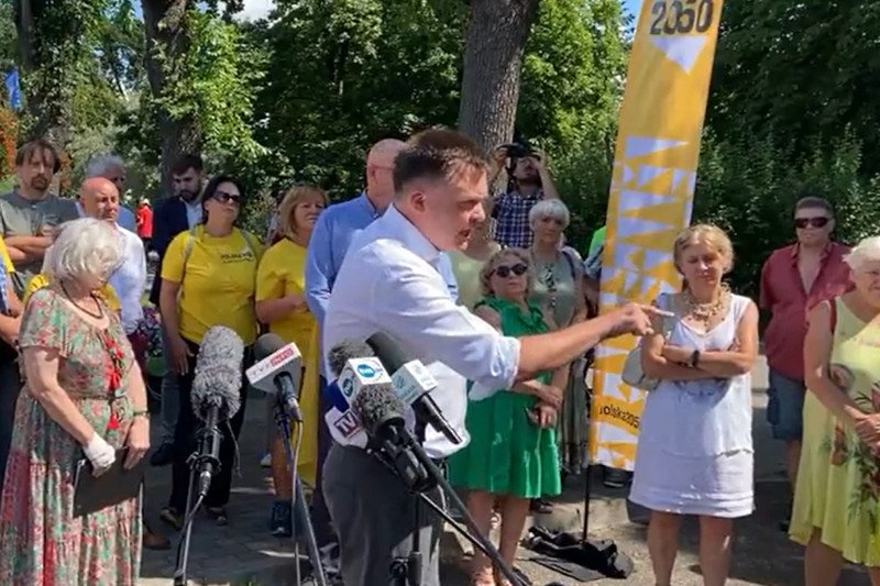 Nerwowo na spotkaniu Szymona Hołowni w Ciechocinku. Jedna z uczestniczek powołała się na Biblię