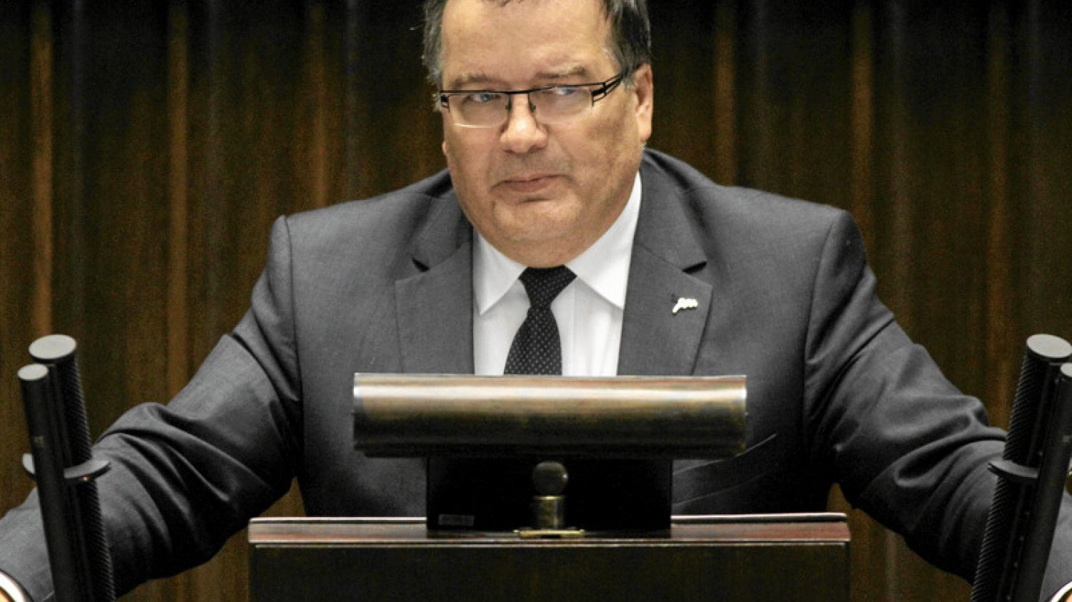 Poseł Andrzej Dera mówi, że w Sejmie padały bardziej kontrowersyjne określenia niż te o gender księdza Dariusza Oko