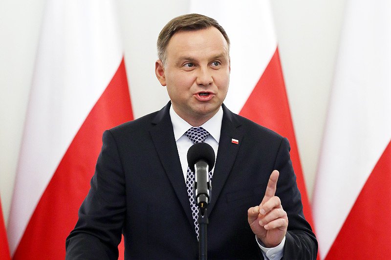 Prezydent Andrzej Duda na nowo rozpala wojnę światopoglądową o aborcję. Głowa państwa zapowiedziała podpisanie ustawy, która ograniczy Polkom dostęp do przerywania ciąży.