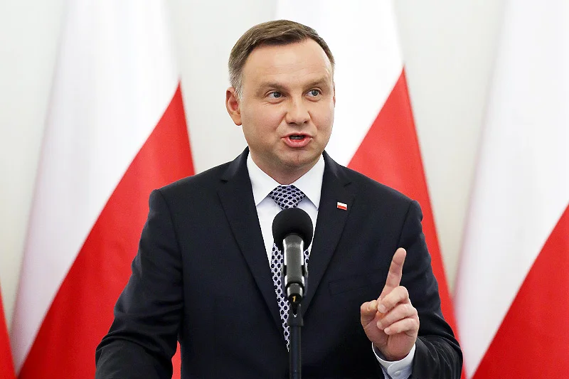 Prezydent Andrzej Duda na nowo rozpala wojnę światopoglądową o aborcję. Głowa państwa zapowiedziała podpisanie ustawy, która ograniczy Polkom dostęp do przerywania ciąży.