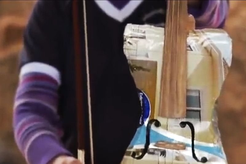 Ze śmieci można uczynić coś pięknego. Potwierdza to historia paragwajskiej orkiestry, która gra na instrumentach ze śmieci.