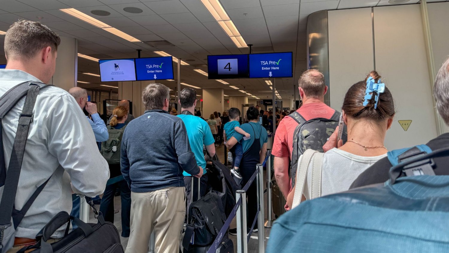 Chwila nieuwagi i Polacy mają problem na lotnisku. Robimy to cały czas