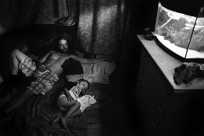 Maciej Pisuk z cyklu "Pod skórą. Fotografie z Brzeskiej"