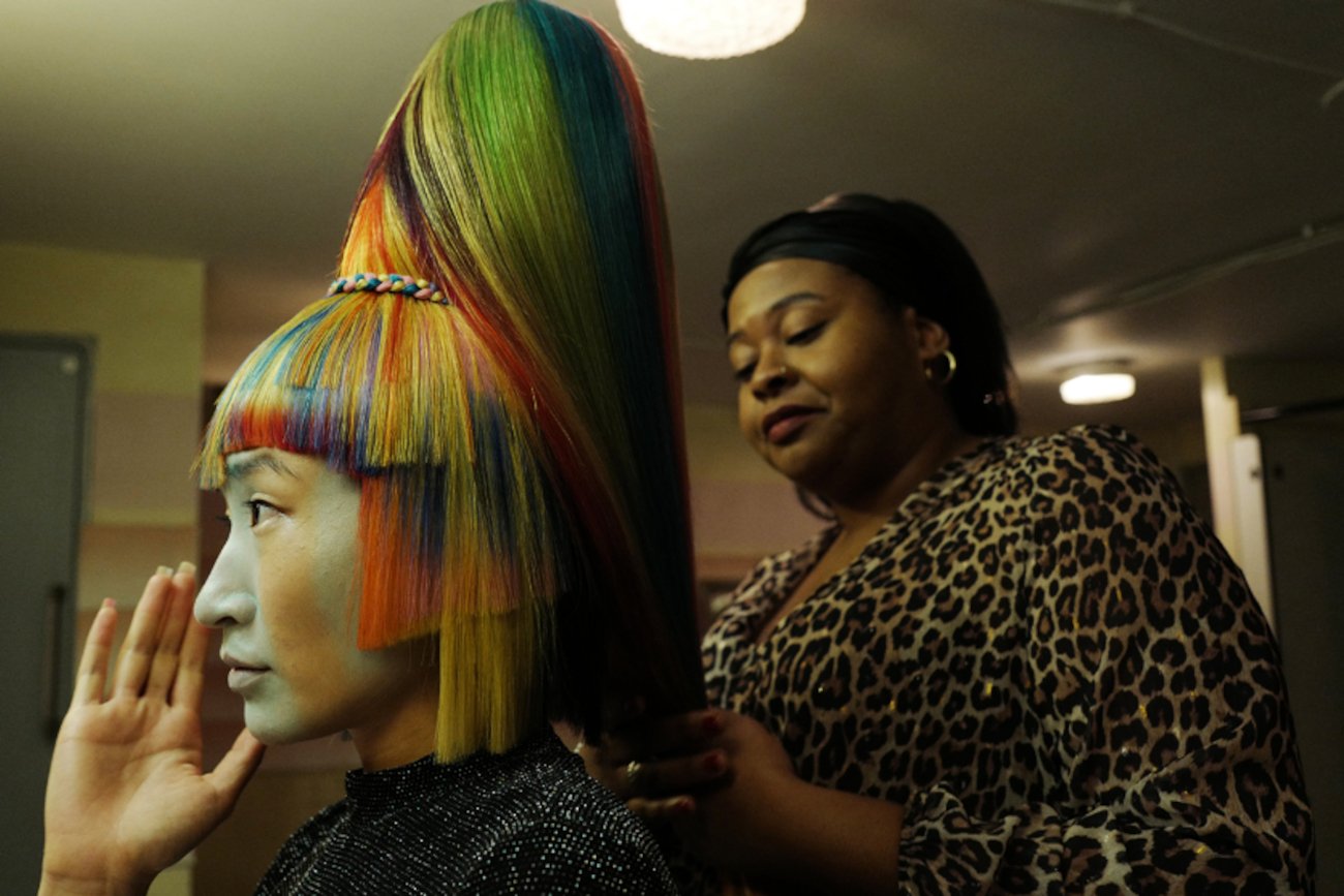 "Medusa Deluxe" – kryminał od studia A24. [RECENZJA]