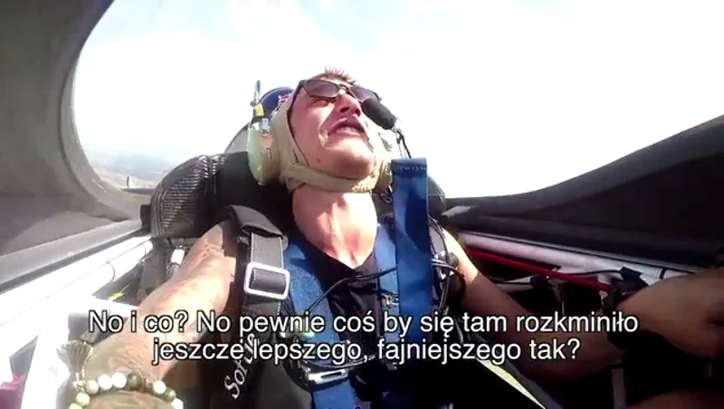Z żużlowcem o imprezach kilometr nad ziemią? W "Prze-lotnych pytaniach" wszystko jest możliwe.